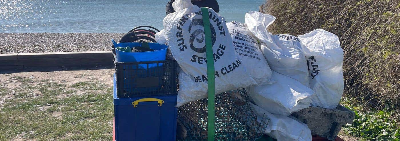 JK Team Helps Remove 70kg of Plastic from Beach
