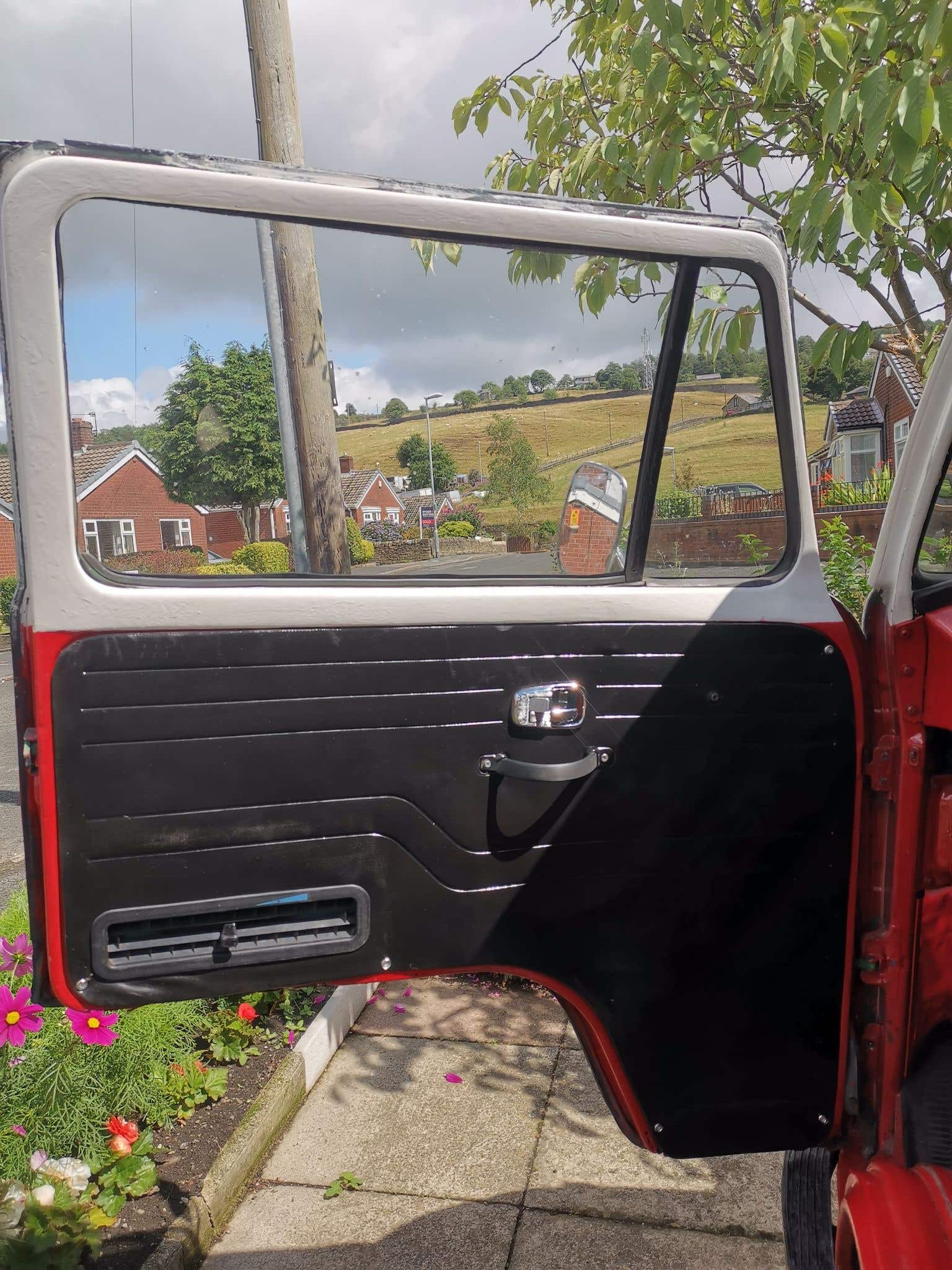 1972, 4 berth, crossover bay.