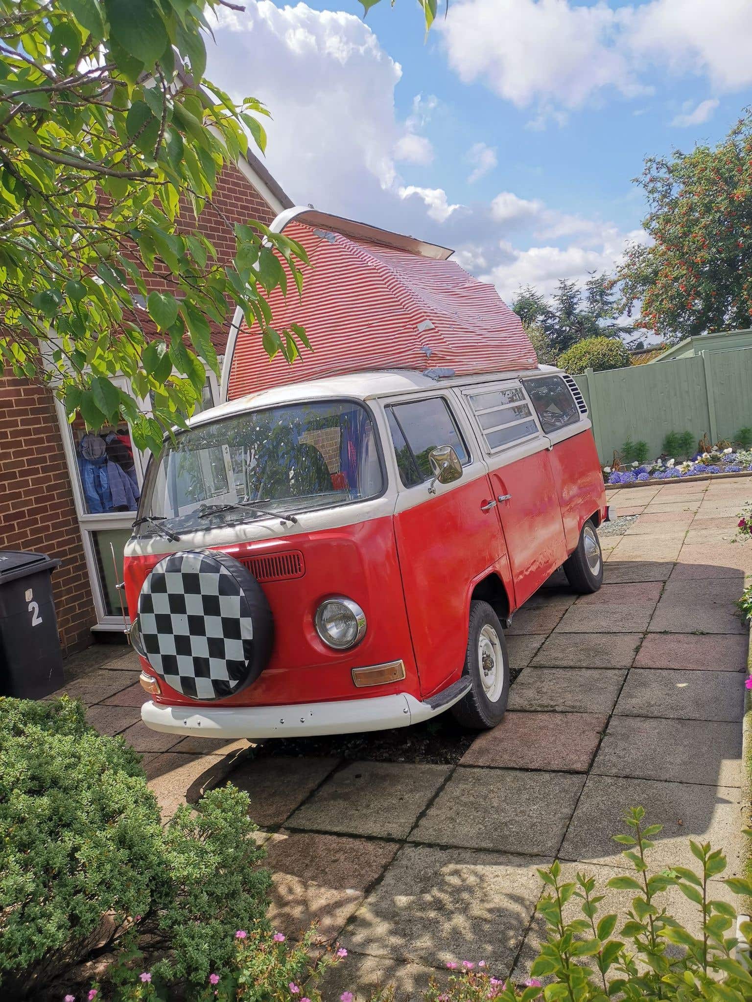 1972, 4 berth, crossover bay.