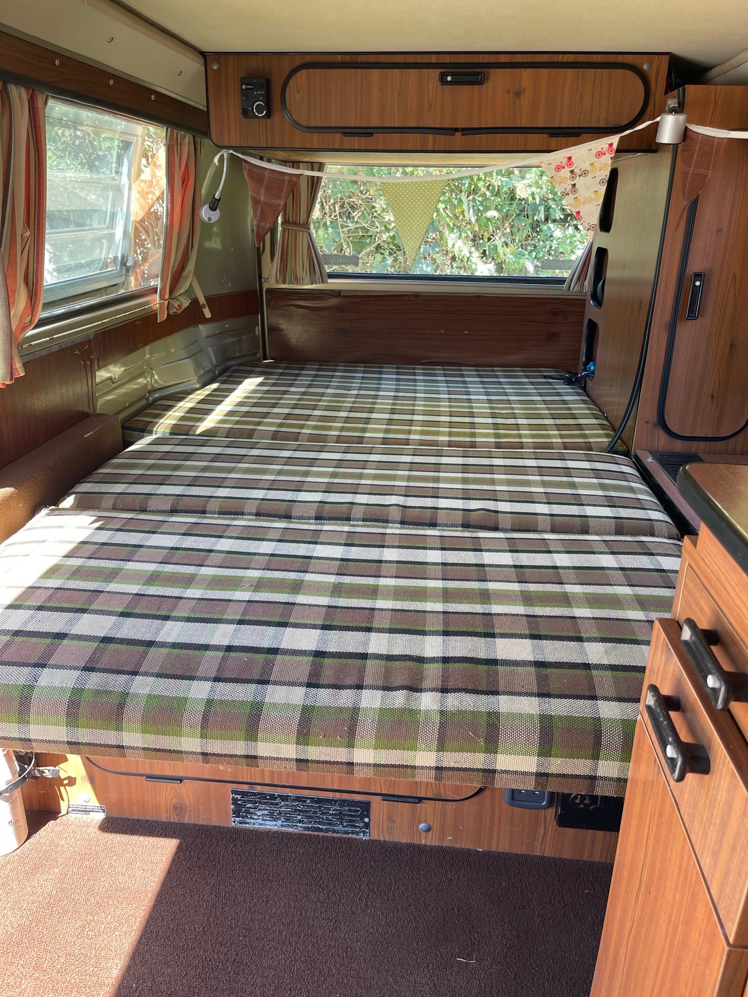1978 T2 Bay Champagne Edition