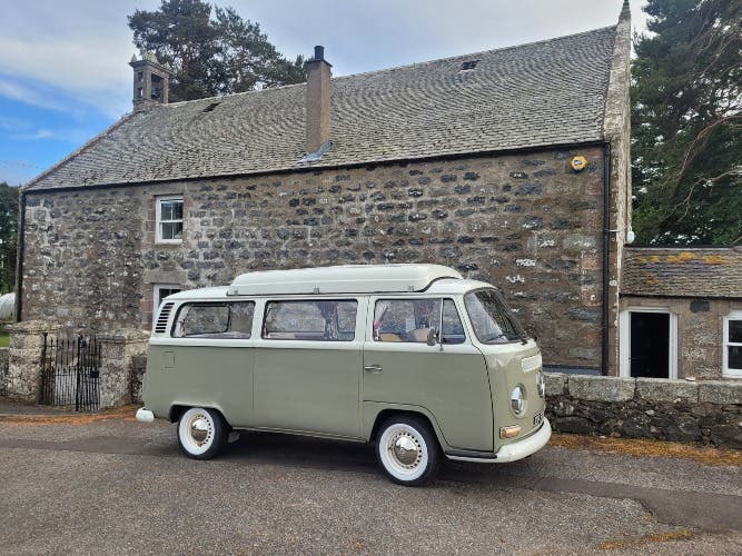 VW T2 BAY ( 1973 ) RHD with Dormobile roof