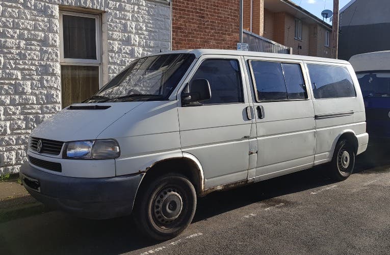 T4 caravelle LWB 9 seat