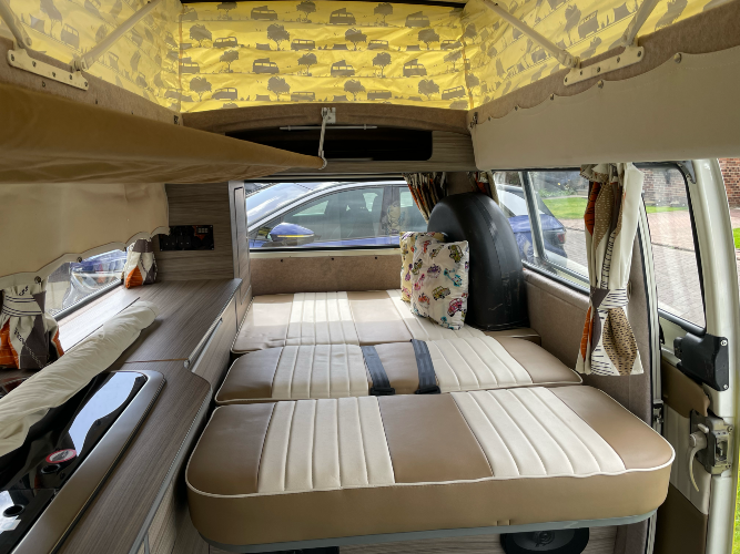 Vw T2 - showroom condition (72 plate)