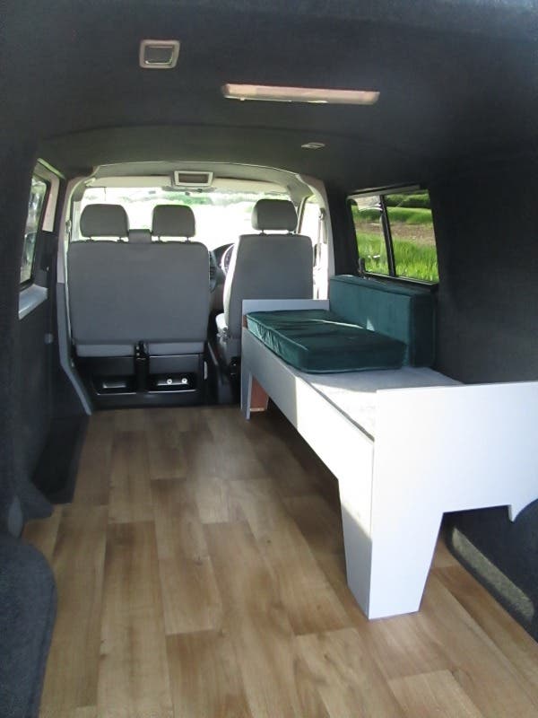 Volkswagen VW Transporter T5 Long-Wheel Base LWB 2004