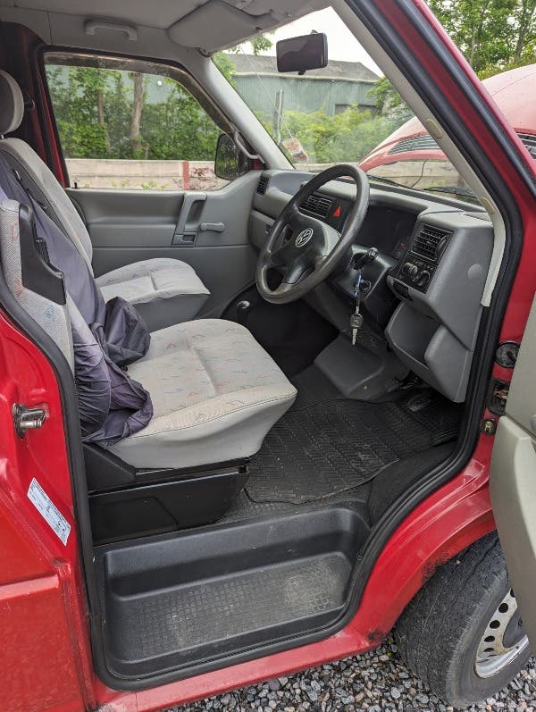 Volkswagen Transporter  T4 800 Special W reg (2000) Kombi Van (Red).