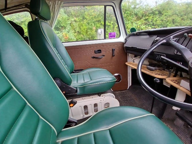 T2 Bay 1977 Australian RHD