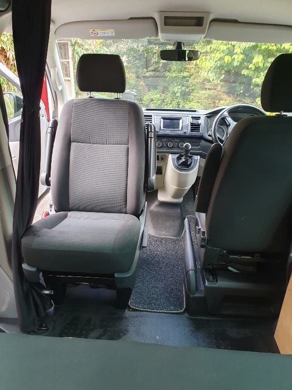 VW Transporter Kombi Highline T32 Rib bed swivel seat 2018 41800 miles