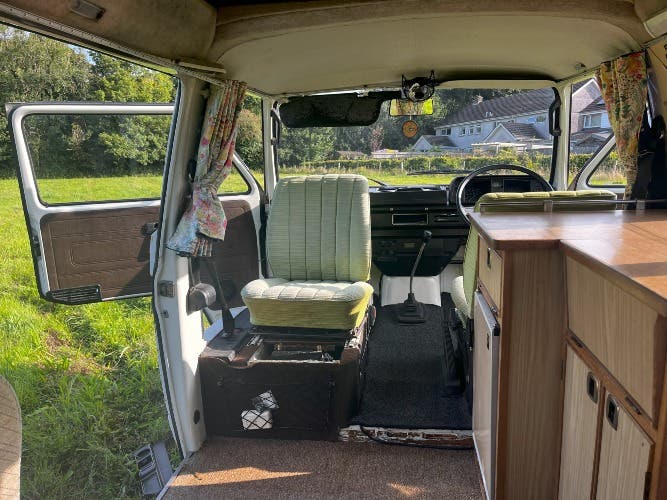 Clive: VW T25 1984 Autosleeper