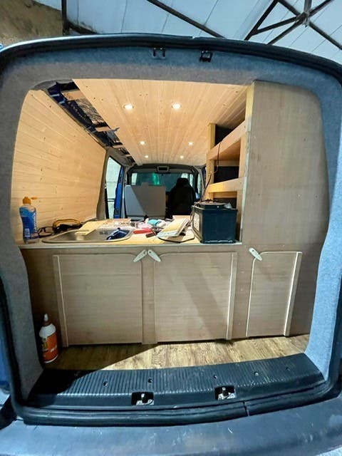 Volkswagen  T5 TDi LWB