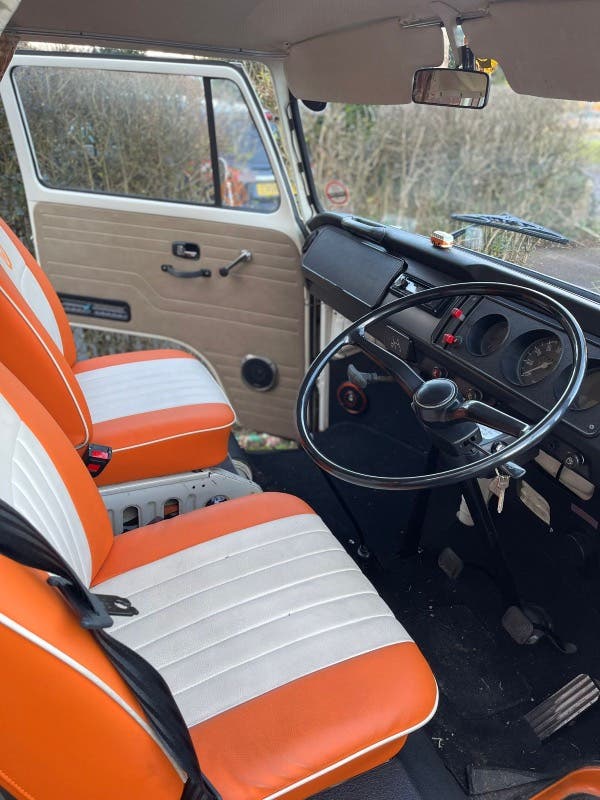 Volkswagen type 2 Devon (1974)