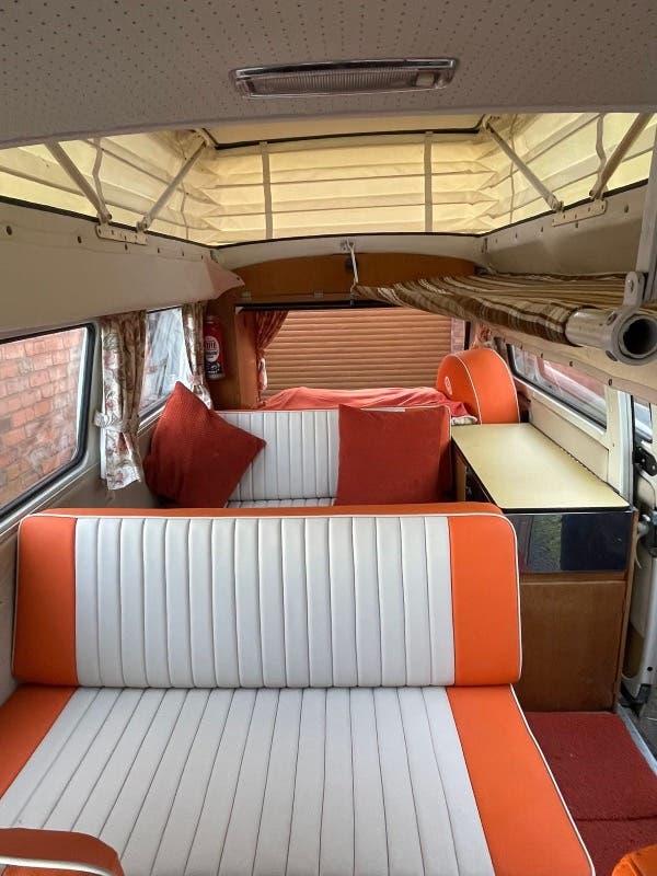 Volkswagen type 2 Devon (1974)
