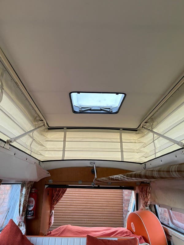 Volkswagen type 2 Devon (1974)