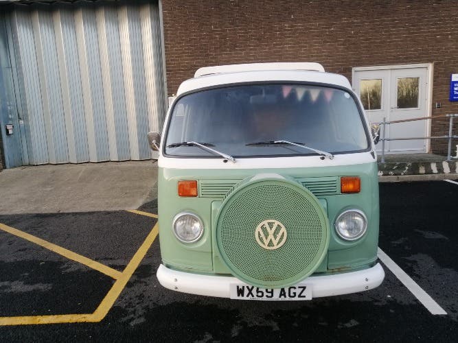 Willow, 2010 VW Kombi Danbury Rio. High spec
