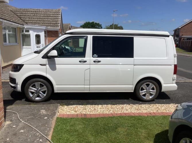 VW T6 Startline registered February 2016 (white)