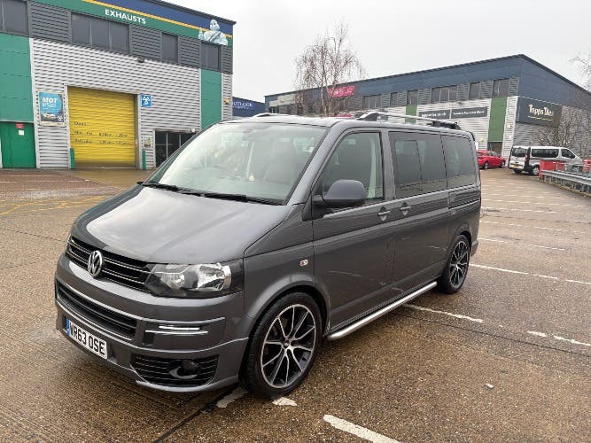 VW T5 2.0l TDI - Caravelle Conversion