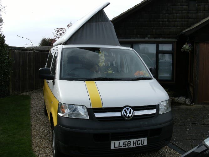 T5 CAMPER T30 130 2.5 TDi, 2009 COOL RETRO, IMMACULATE - Very low mileage.