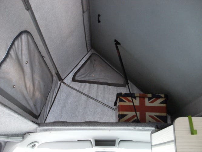 T5 CAMPER T30 130 2.5 TDi, 2009 COOL RETRO, IMMACULATE - Very low mileage.