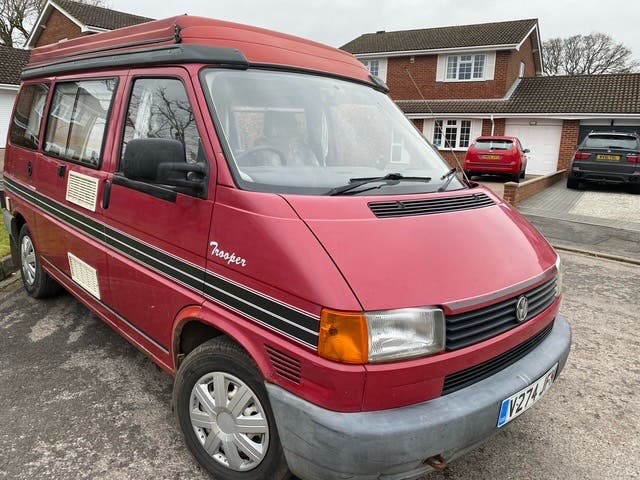 VW AUTOSLEEPER T4 .FULL CONVERSION . 2000.. V-REG . FULLY OPENING ELEVATING ROOF FROM FACTORY