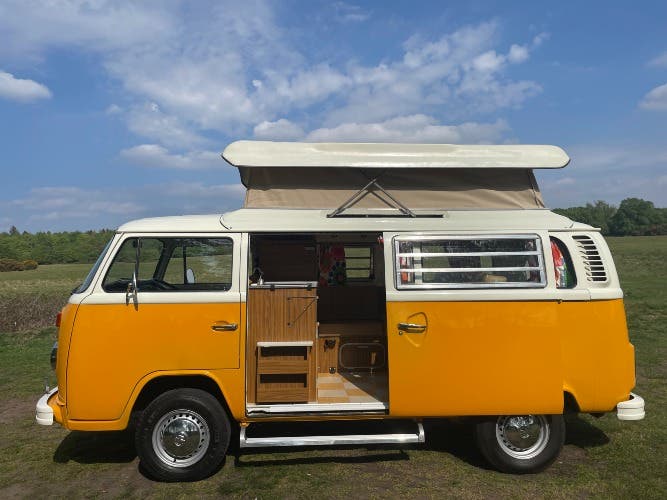 T2 1976 RHD Australian Import Westy interior Pop Top