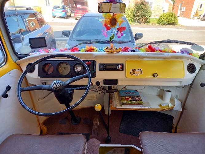T2 BAY WV TRANSPORTER CAMPERVAN (1975)