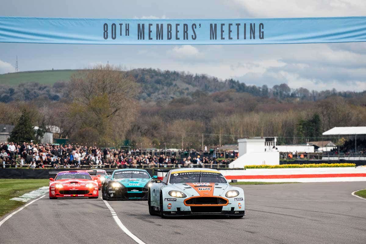 Aston Martin DBR9 leading the GT1 Convoy